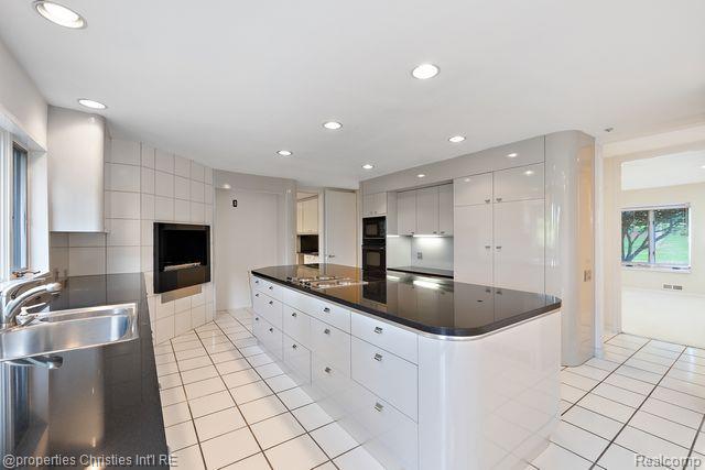 1895 RATHMOR Road