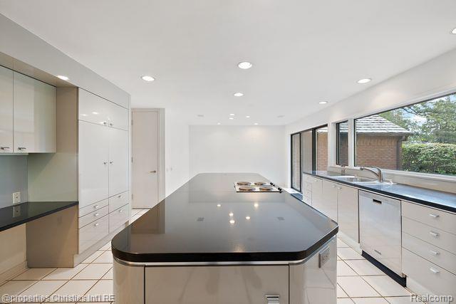 1895 RATHMOR Road
