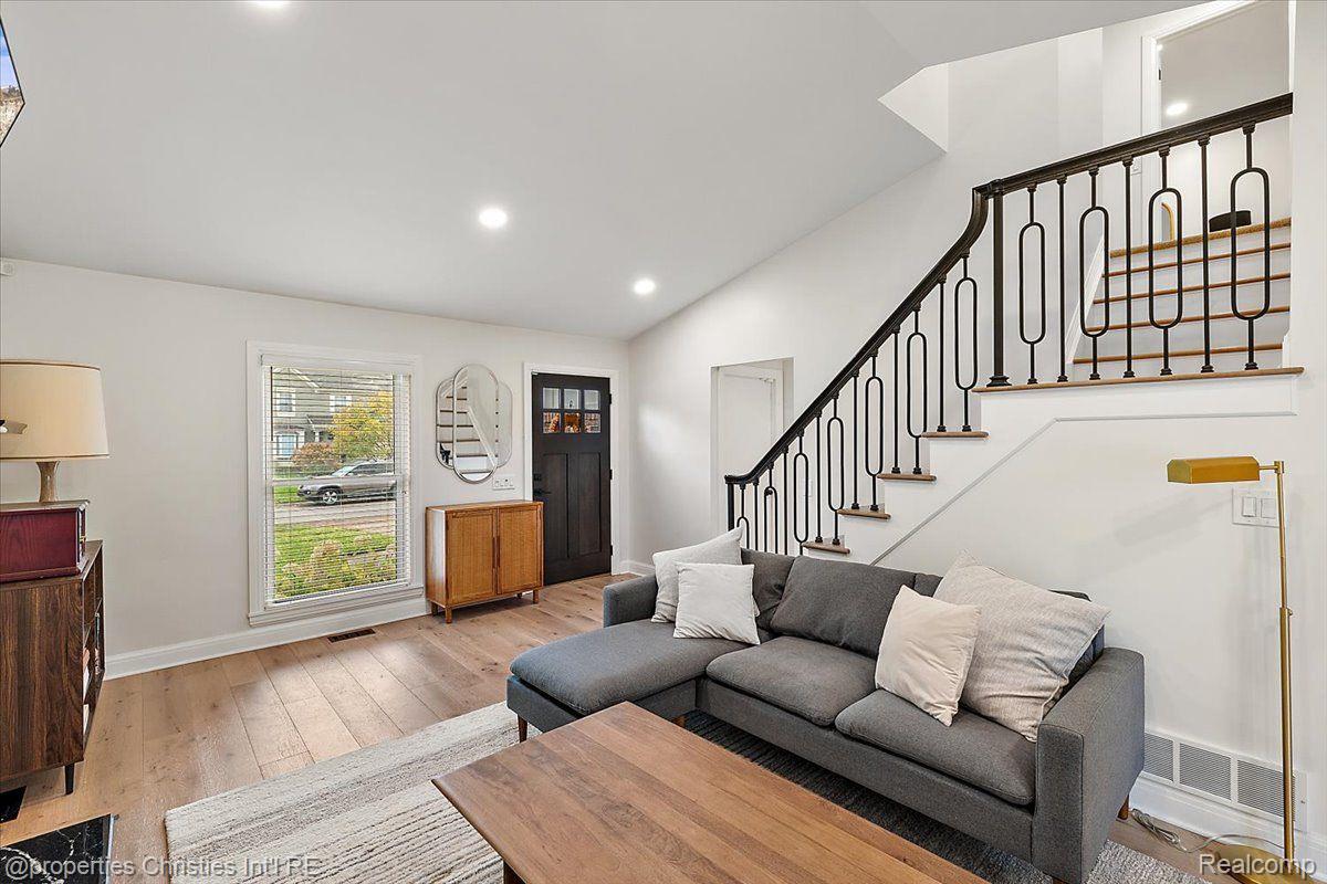 1638 Hanley Court