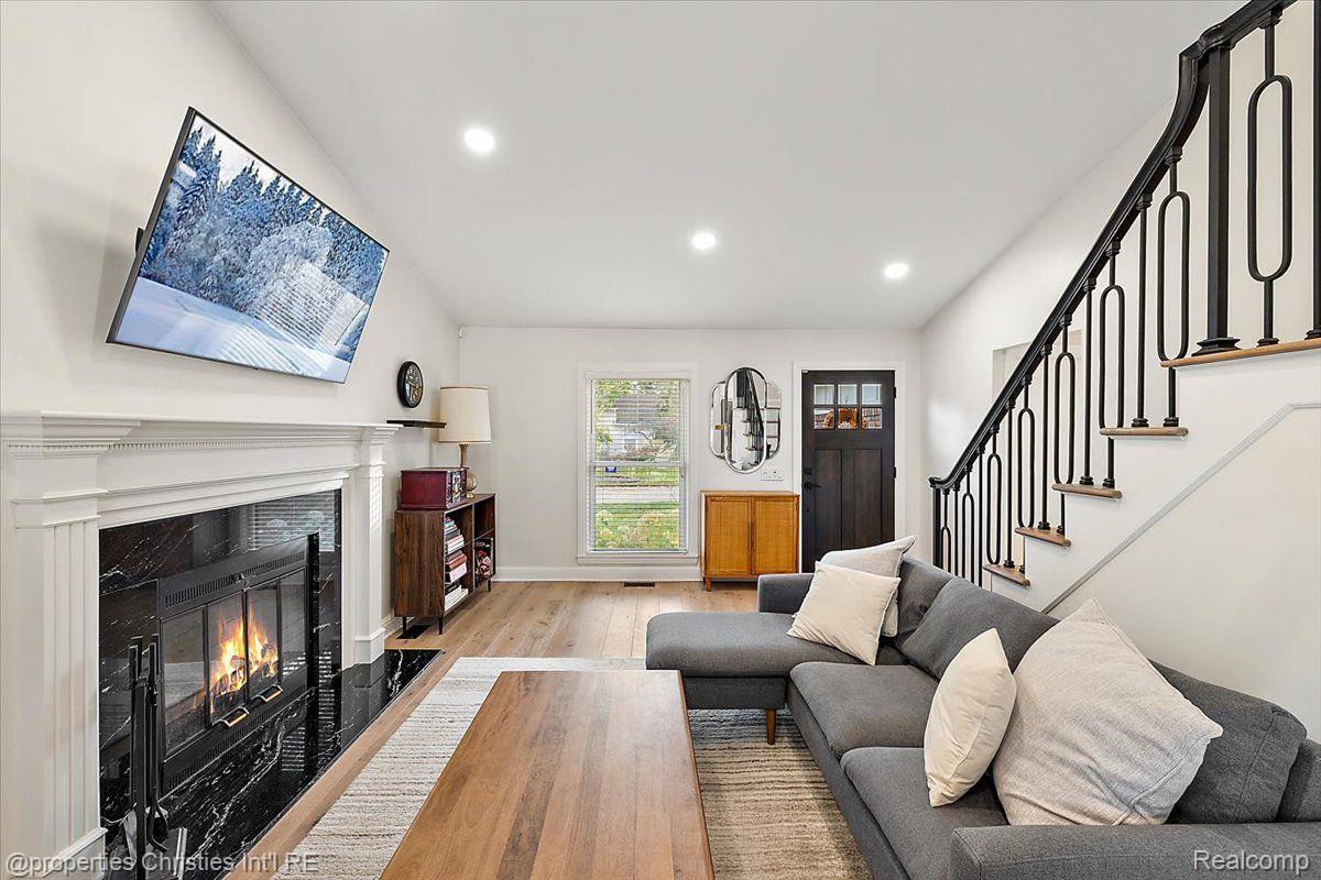 1638 Hanley Court