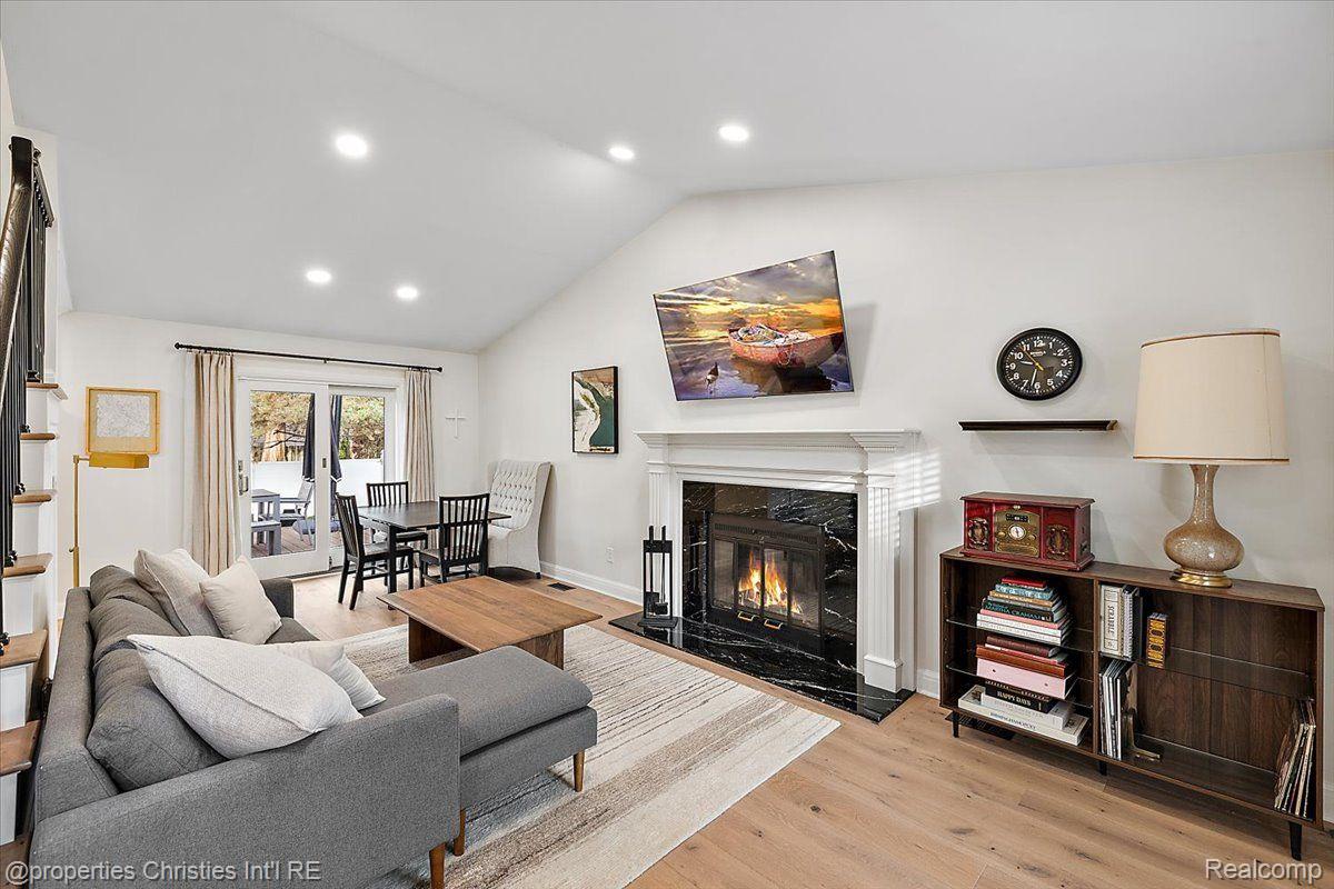 1638 Hanley Court