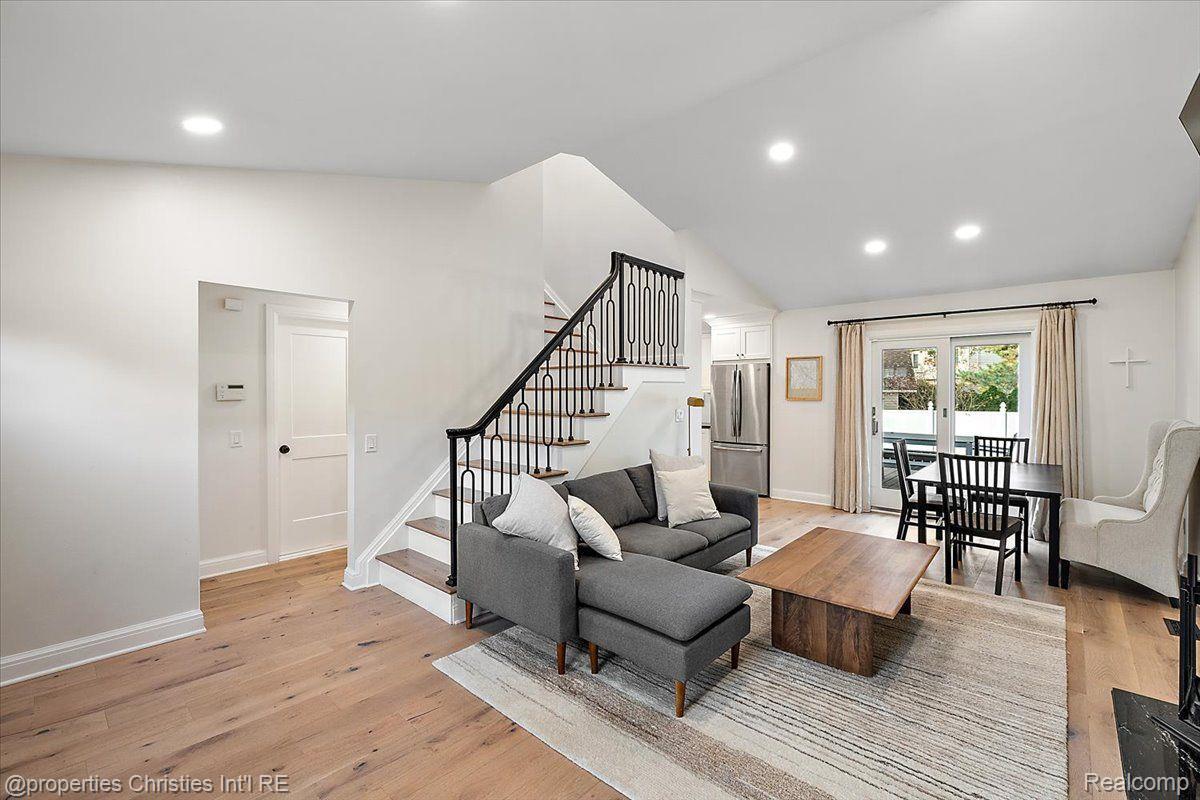 1638 Hanley Court