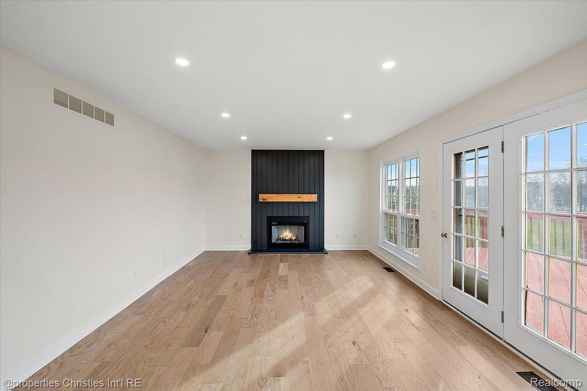 4897 FOOTHILLS Drive