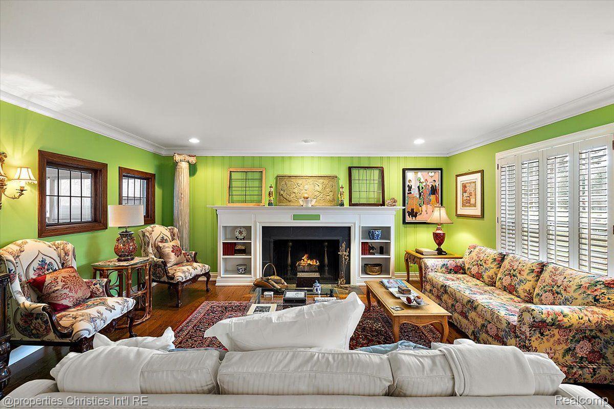 275 BARDEN Road