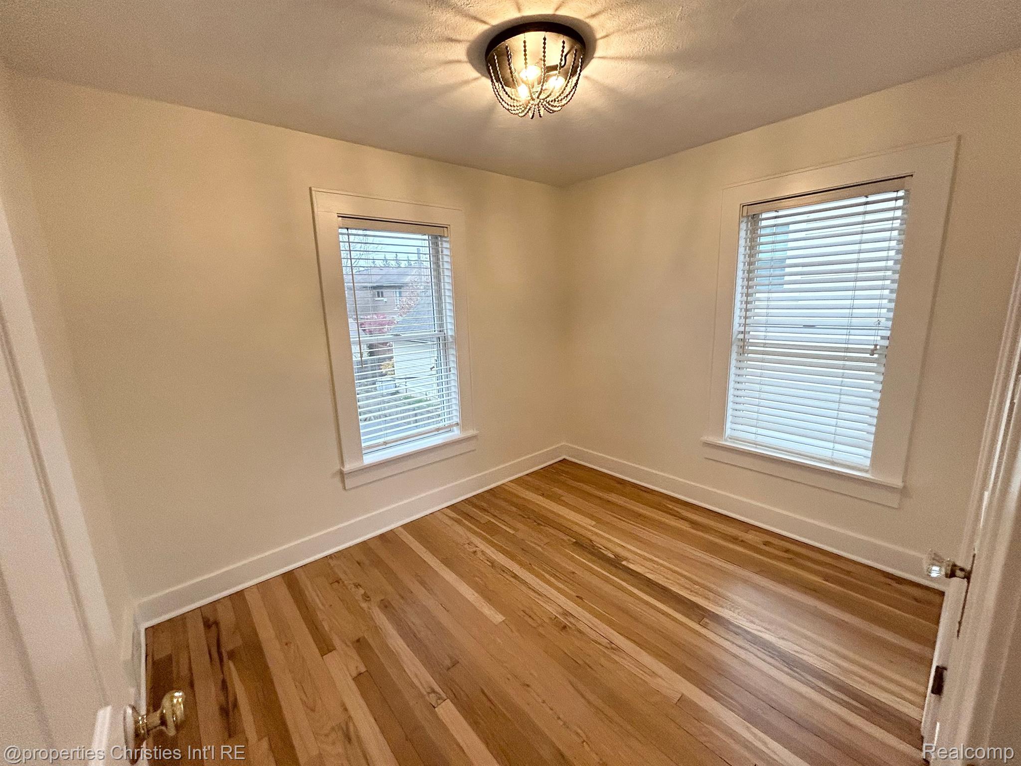 1007 CHESTER Street