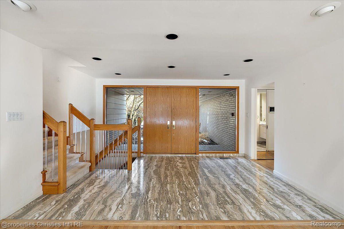 4978 MALIBU Drive