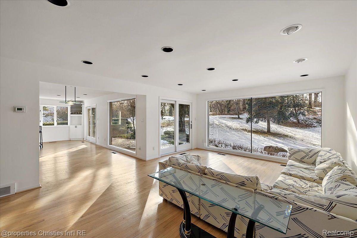 4978 MALIBU Drive