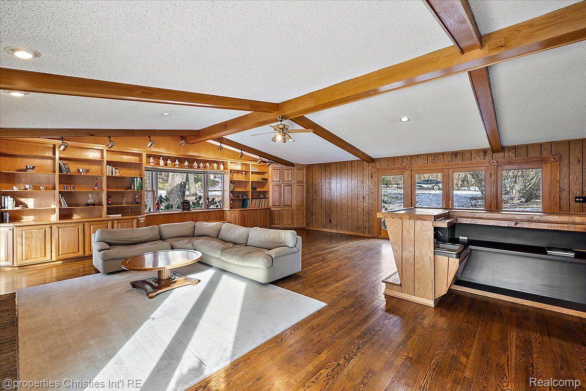 4978 MALIBU Drive