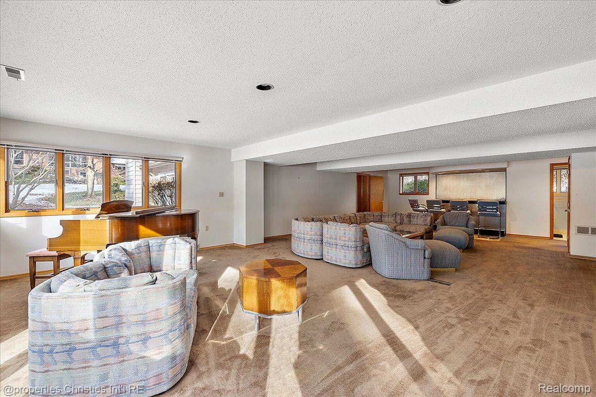 4978 MALIBU Drive