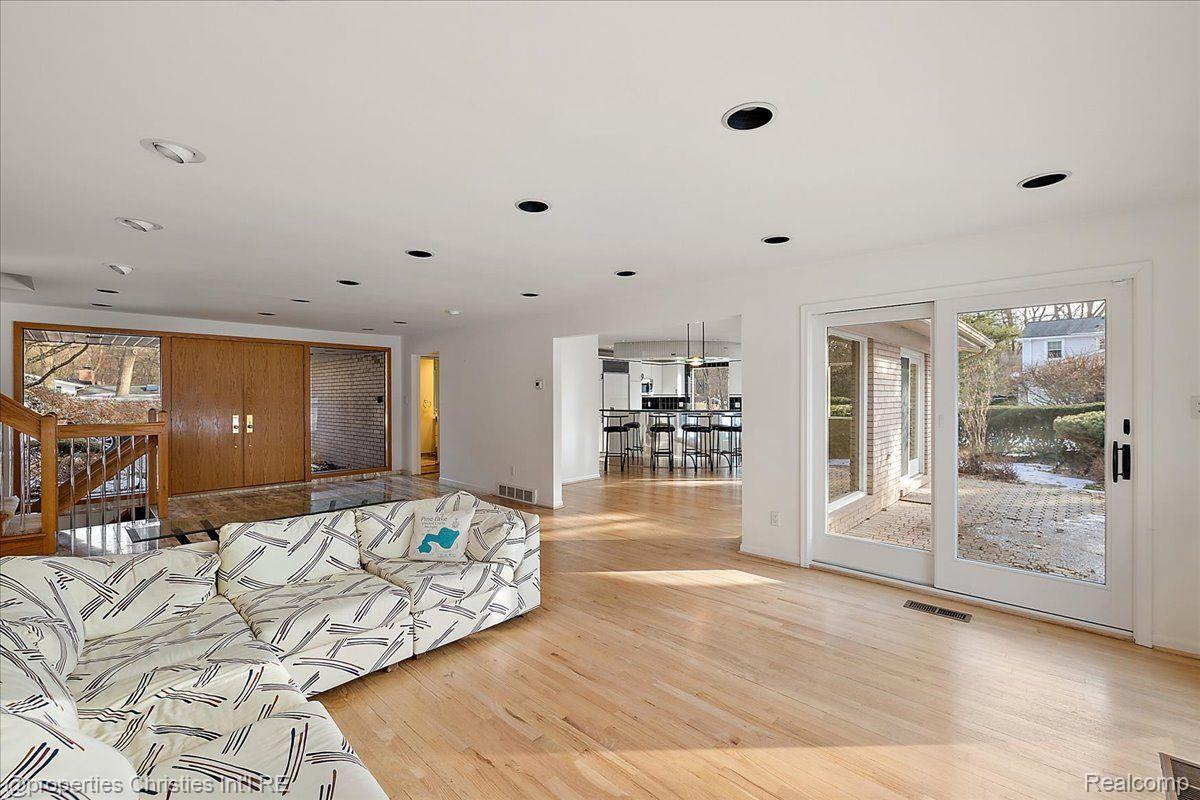 4978 MALIBU Drive