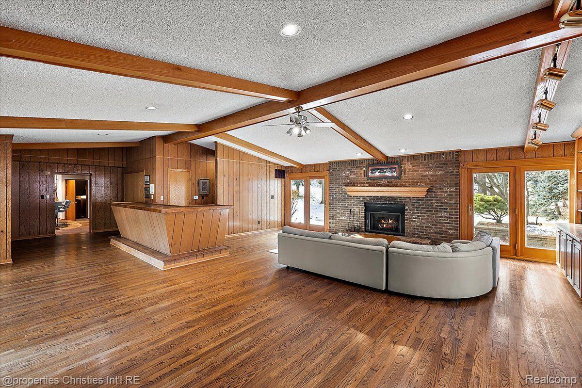 4978 MALIBU Drive