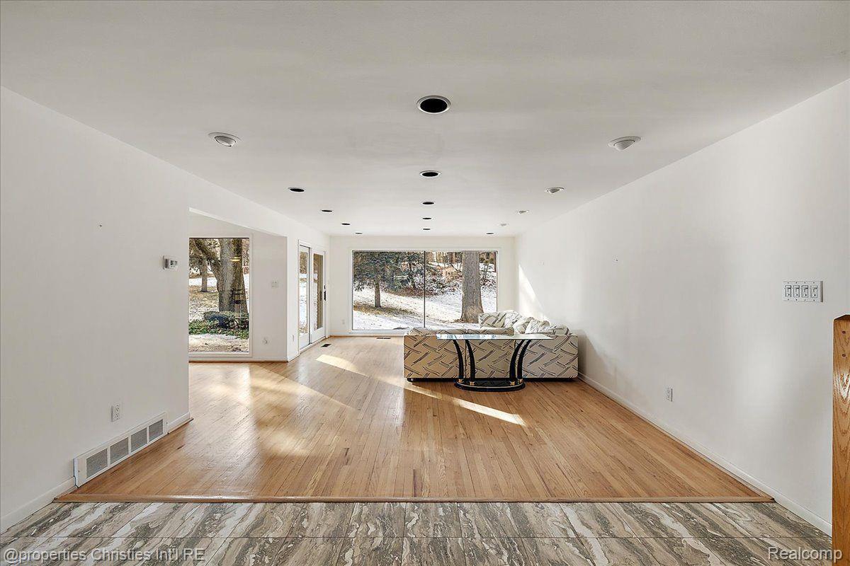 4978 MALIBU Drive