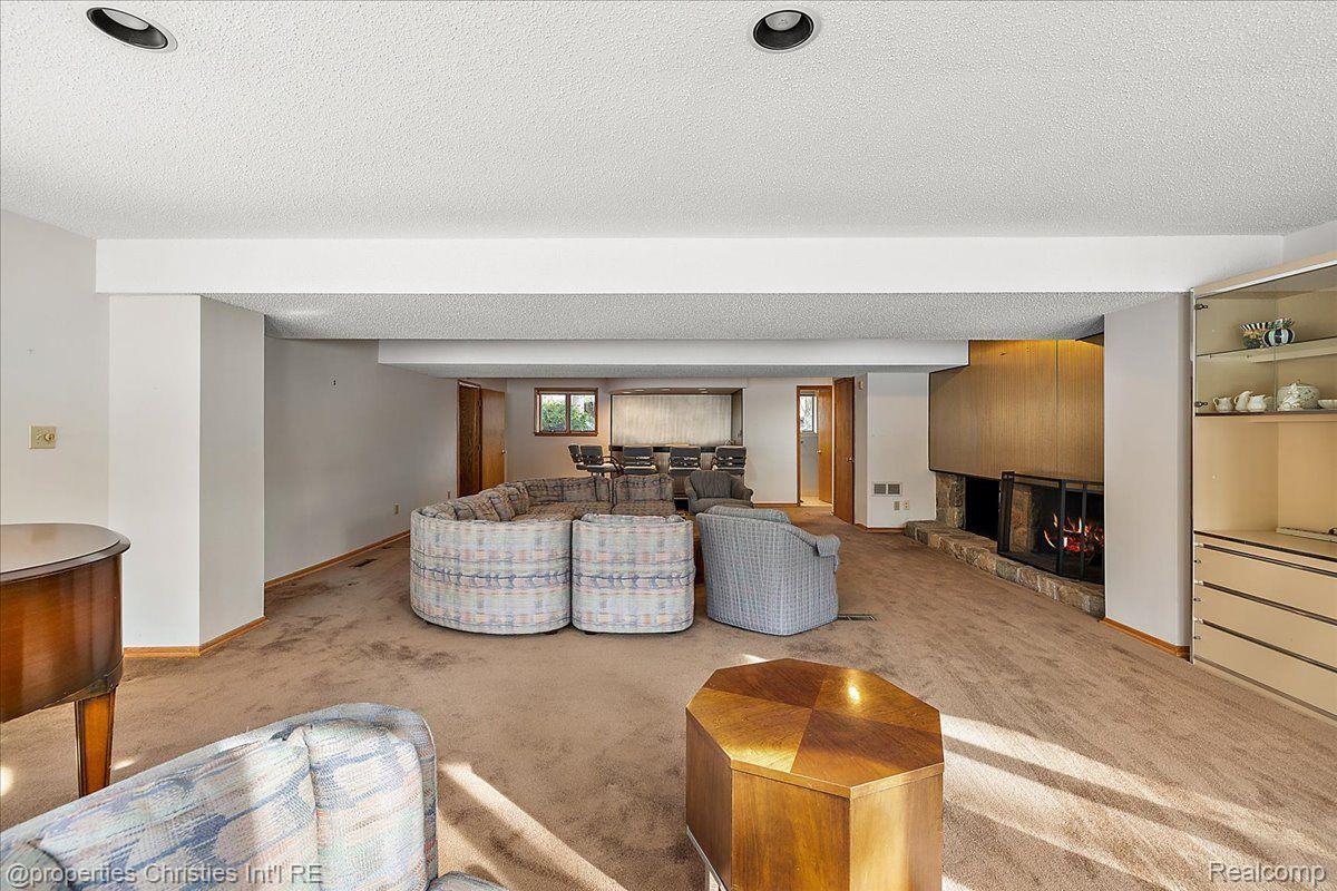 4978 MALIBU Drive