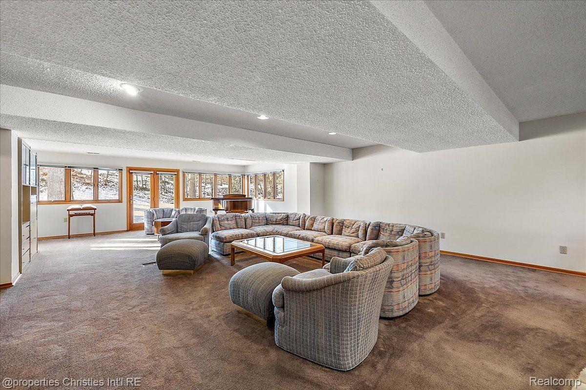 4978 MALIBU Drive