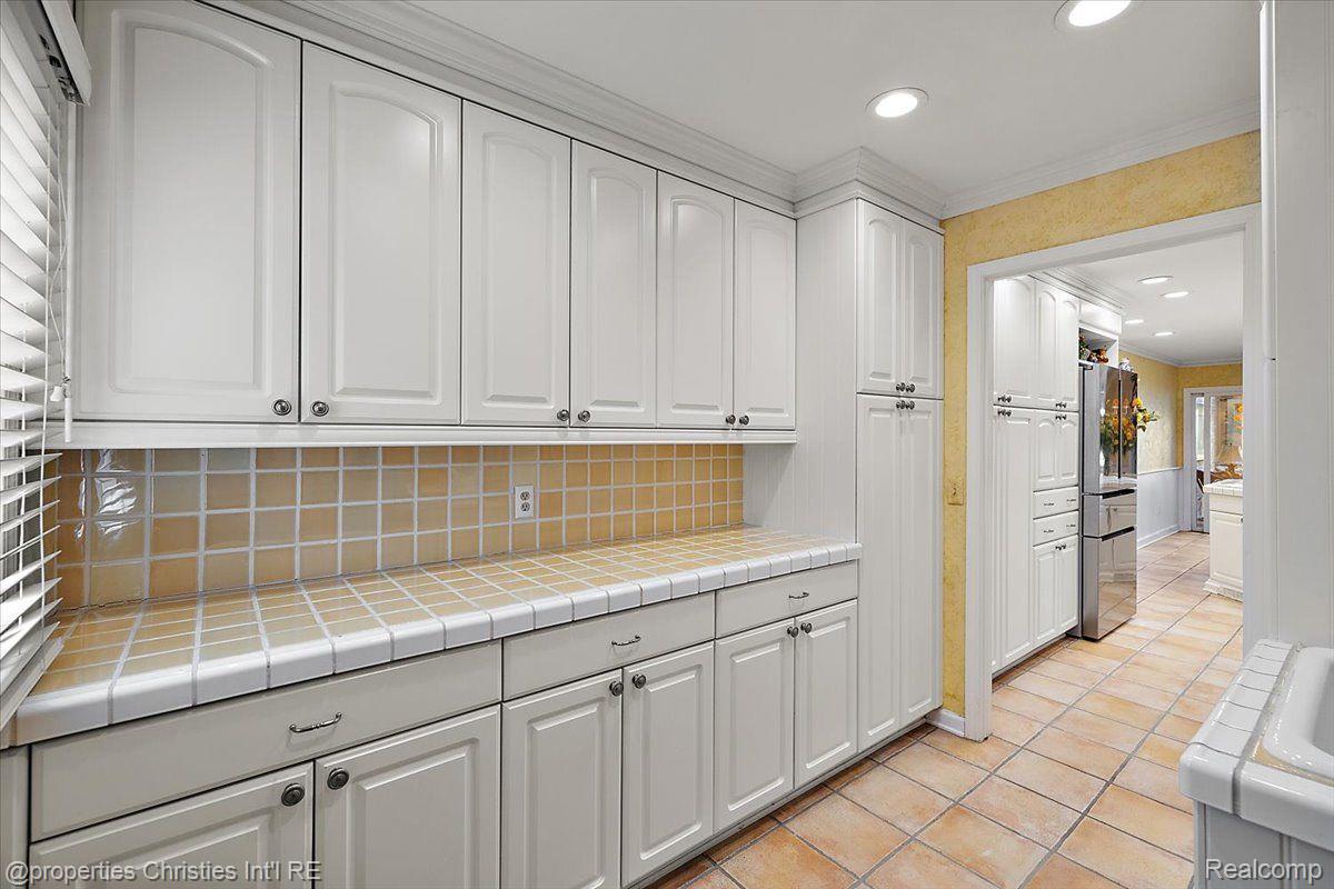 2408 Hickory Glen Drive
