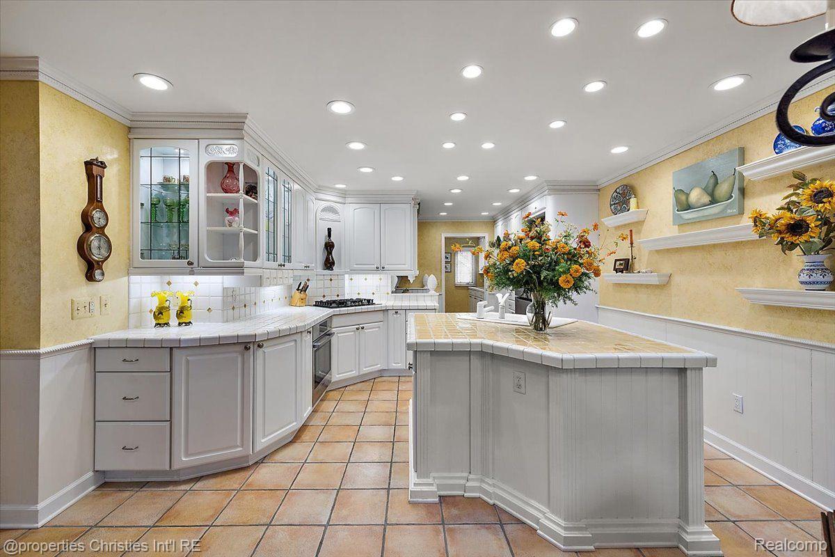 2408 Hickory Glen Drive