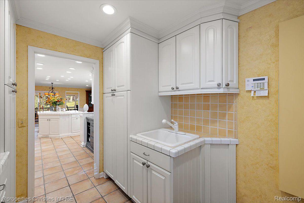 2408 Hickory Glen Drive