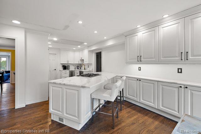 2725 ENDSLEIGH Drive