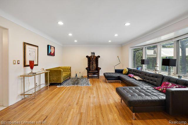 2725 ENDSLEIGH Drive