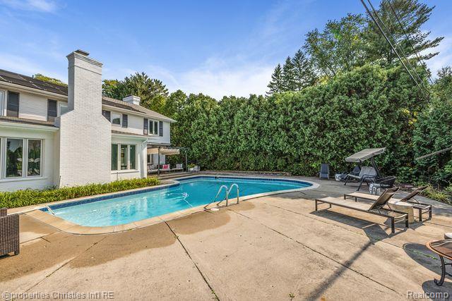 2725 ENDSLEIGH Drive