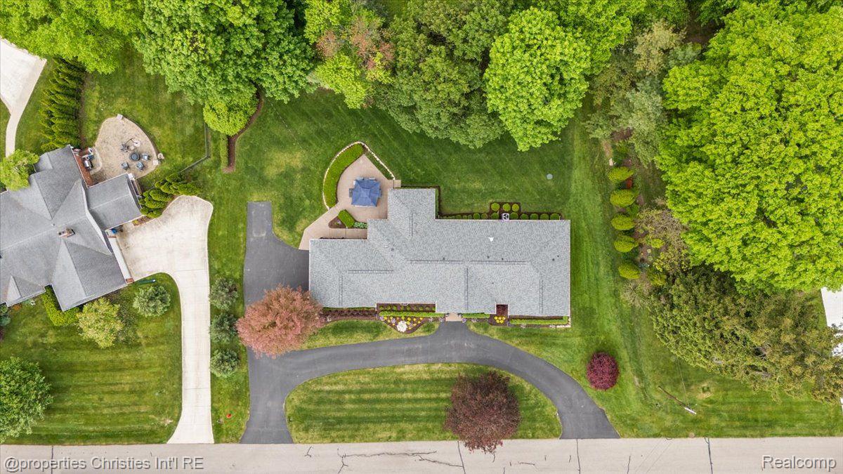 6220 Thorncrest Drive
