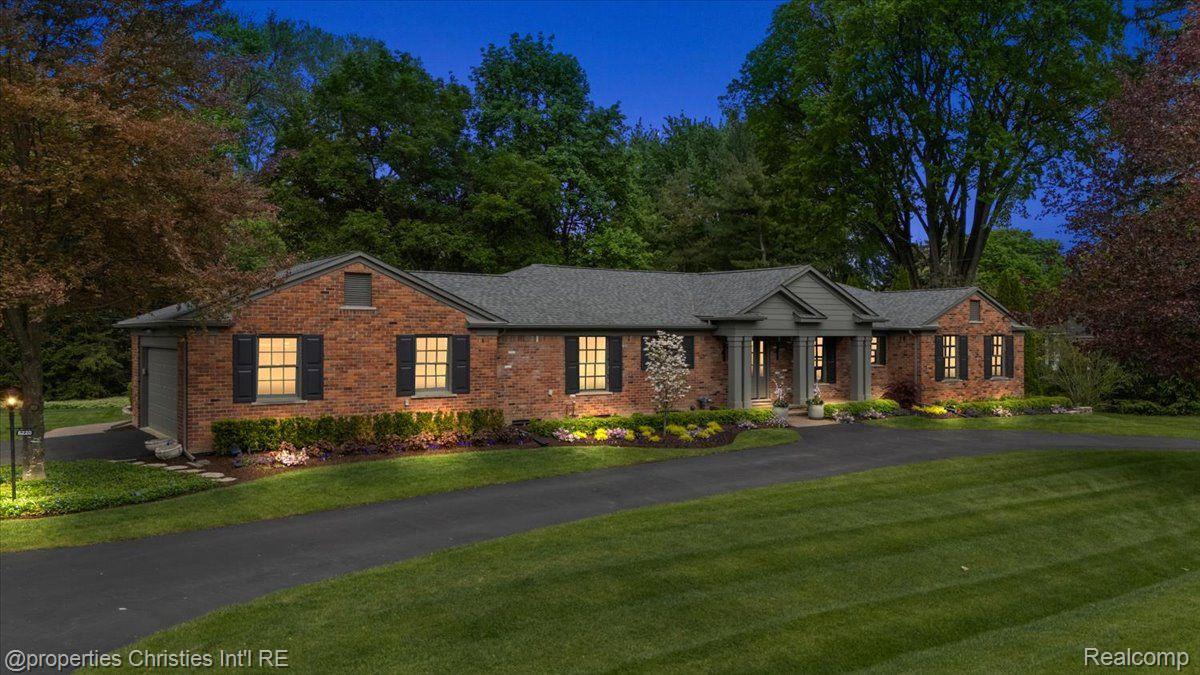 6220 Thorncrest Drive