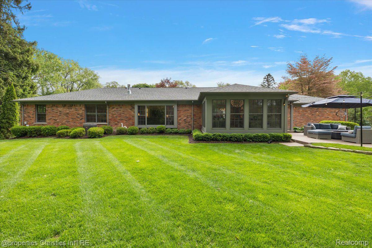 6220 Thorncrest Drive