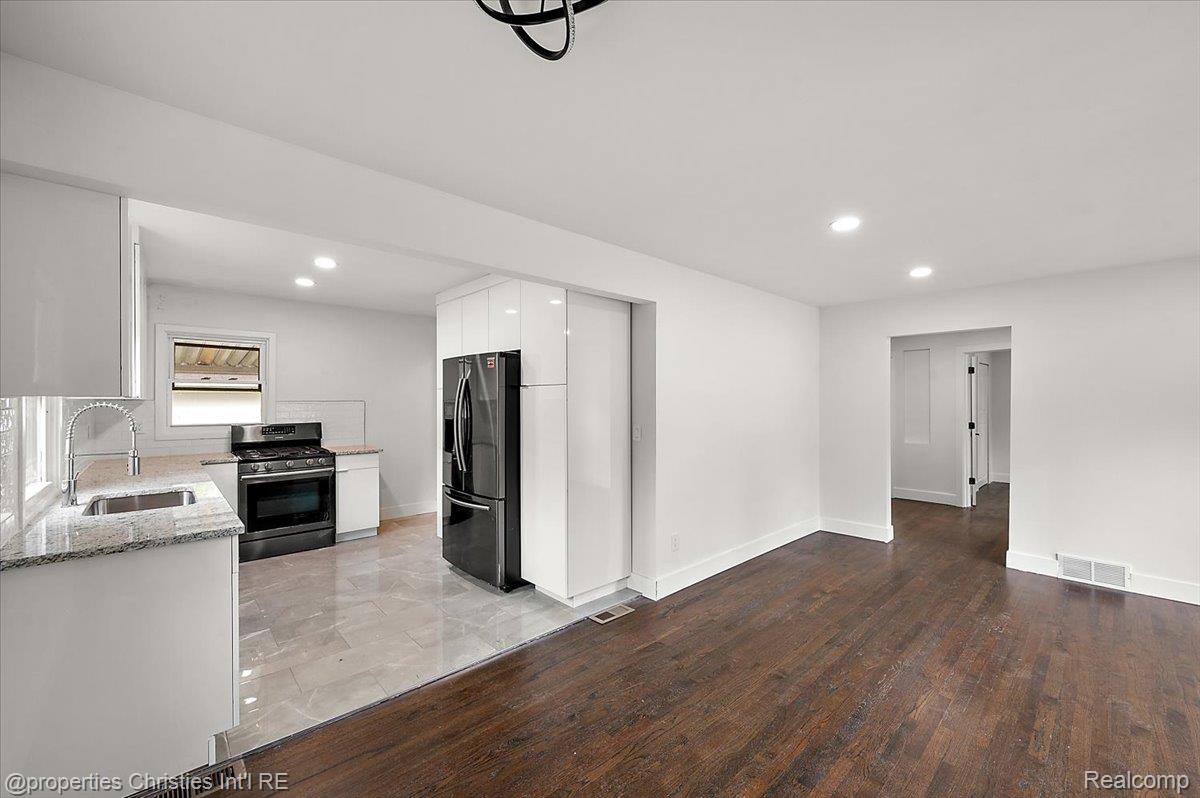 1612 Genesee Avenue