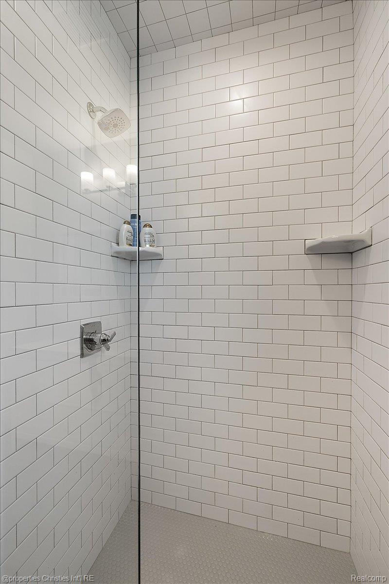 1142 Golf View Boulevard