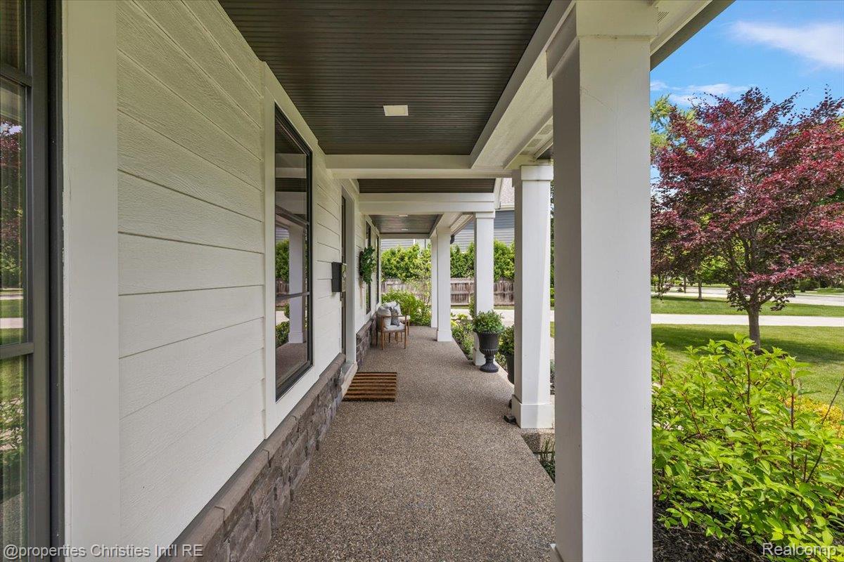 1142 Golf View Boulevard