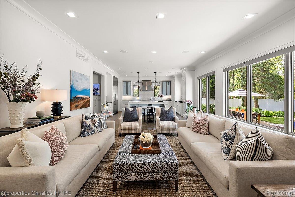 1142 Golf View Boulevard