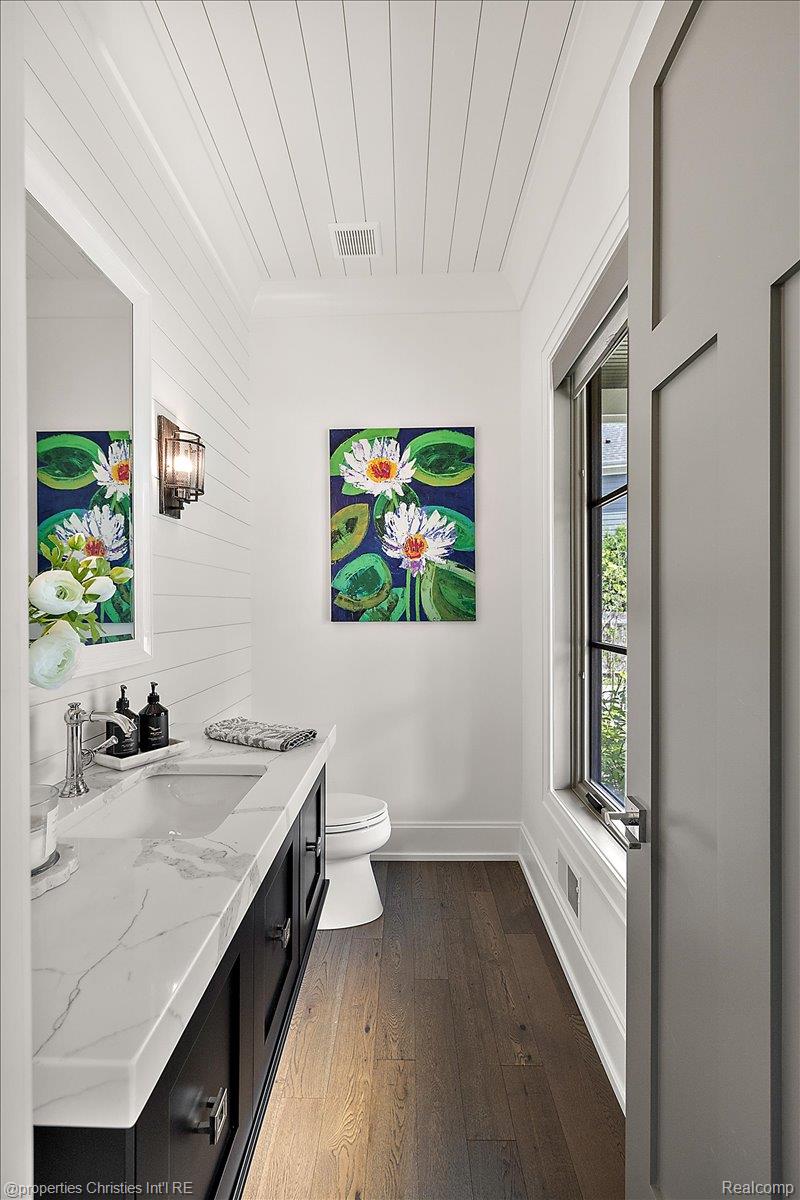 1142 Golf View Boulevard