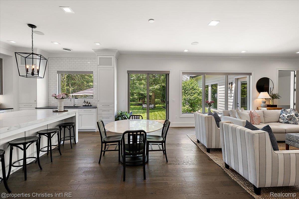 1142 Golf View Boulevard