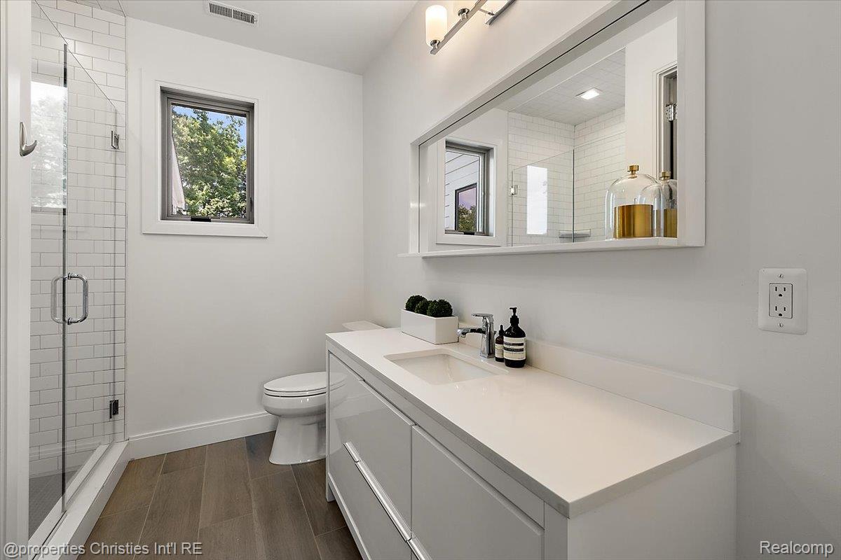 1142 Golf View Boulevard