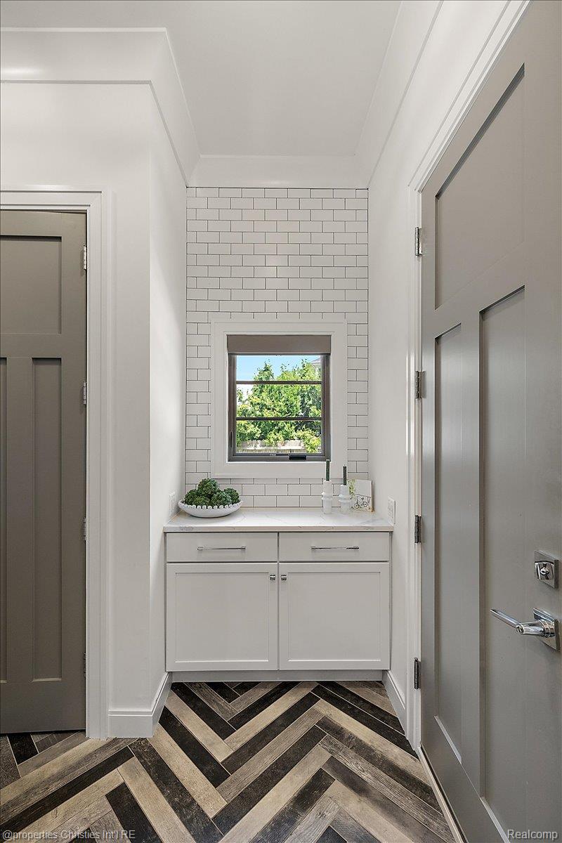 1142 Golf View Boulevard