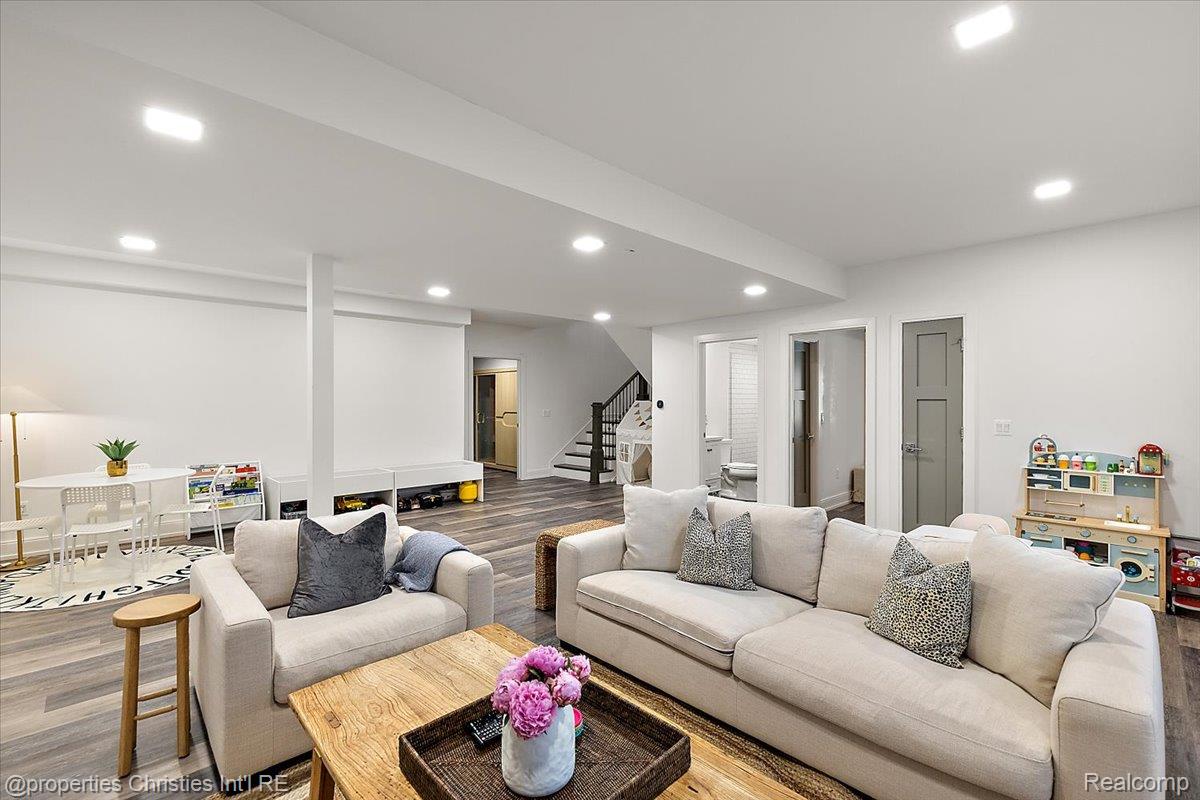 1142 Golf View Boulevard