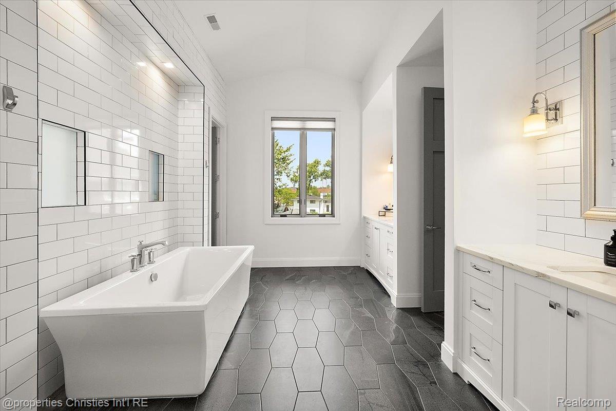 1142 Golf View Boulevard