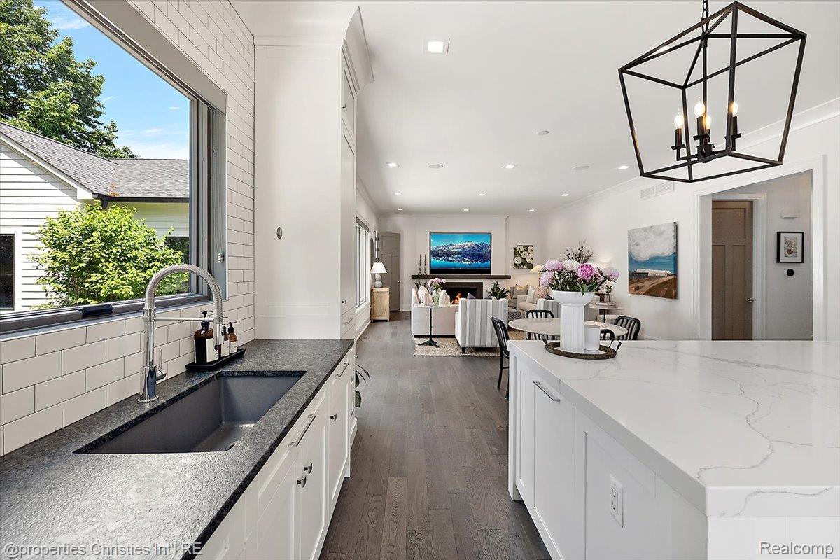 1142 Golf View Boulevard