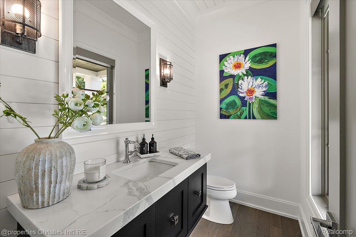 1142 Golf View Boulevard