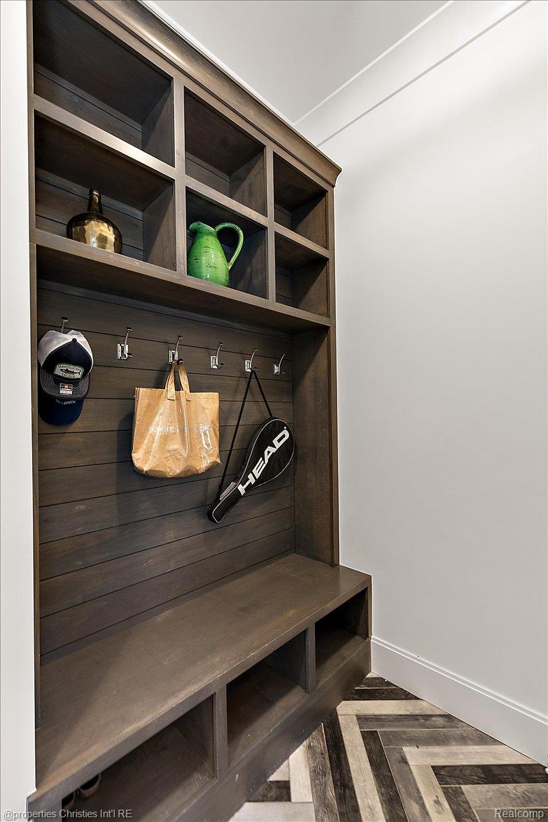 1142 Golf View Boulevard