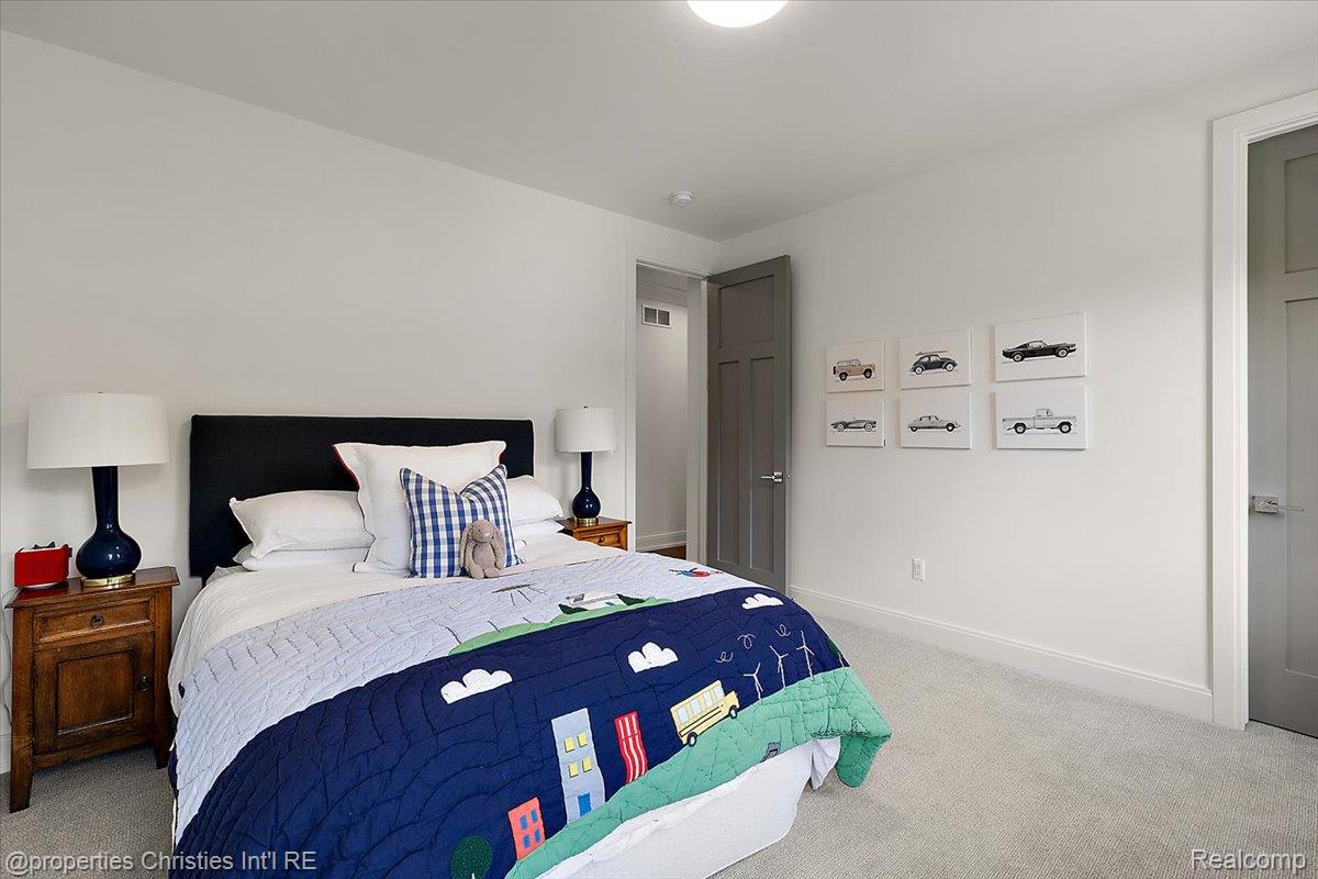 1142 Golf View Boulevard