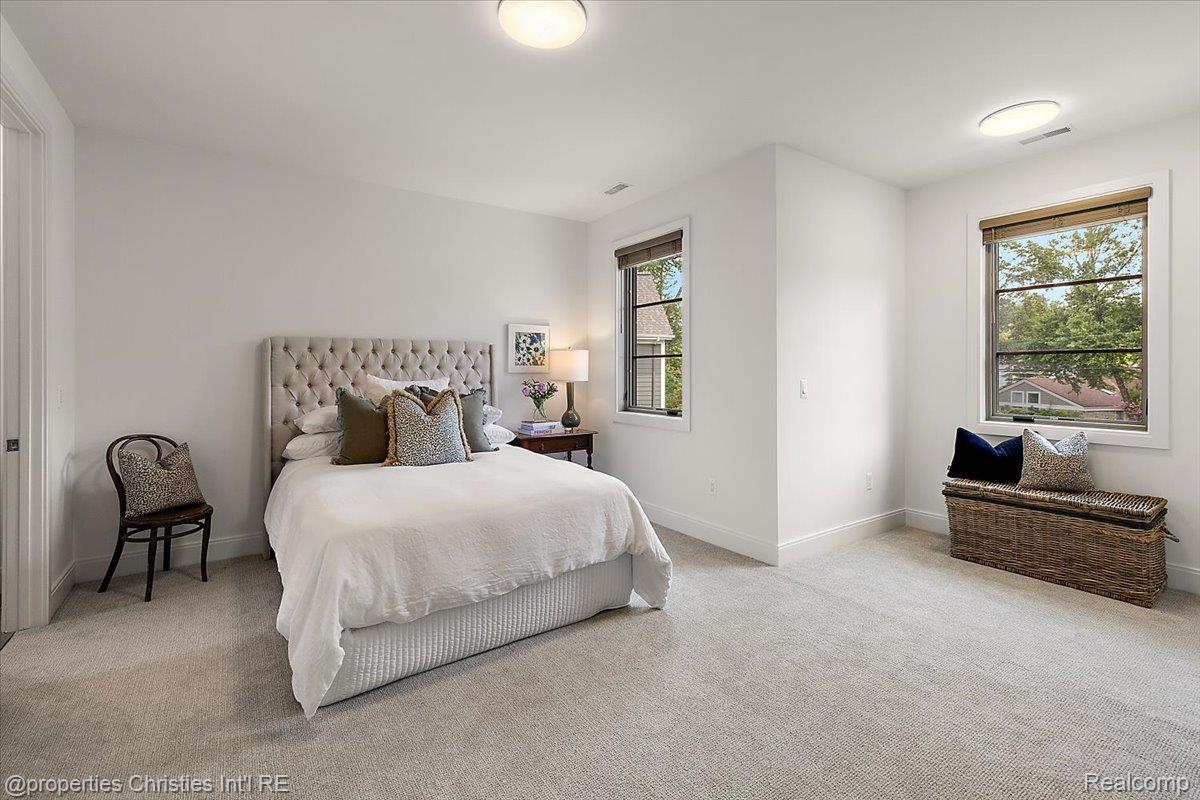 1142 Golf View Boulevard