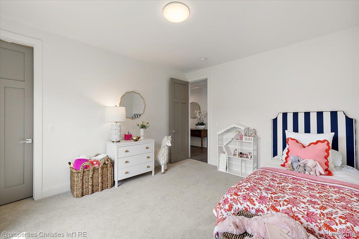 1142 Golf View Boulevard