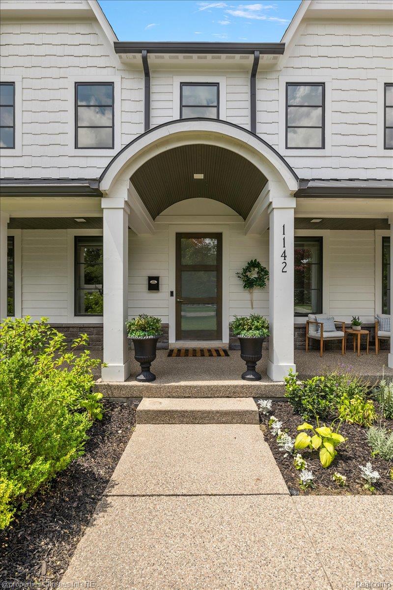 1142 Golf View Boulevard