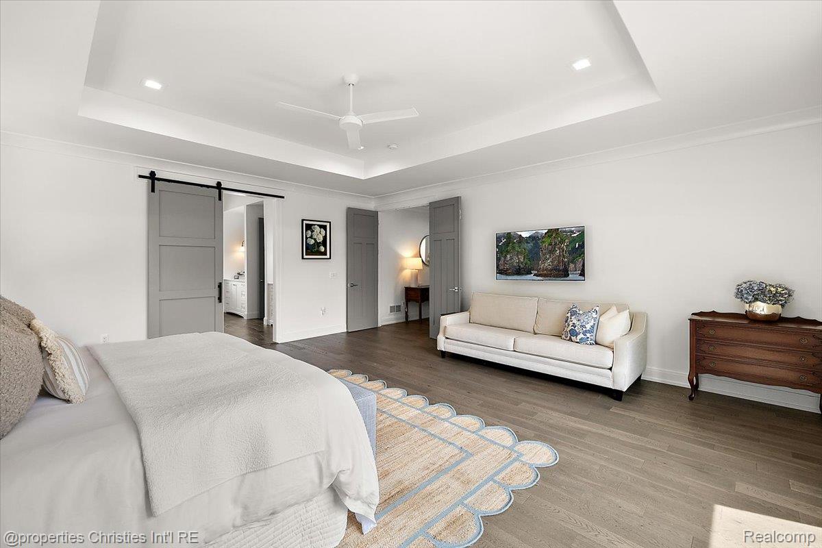 1142 Golf View Boulevard