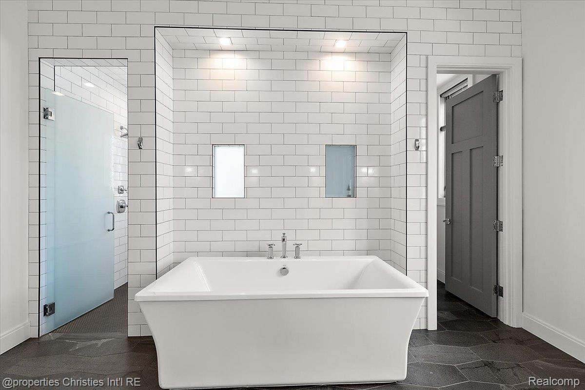 1142 Golf View Boulevard