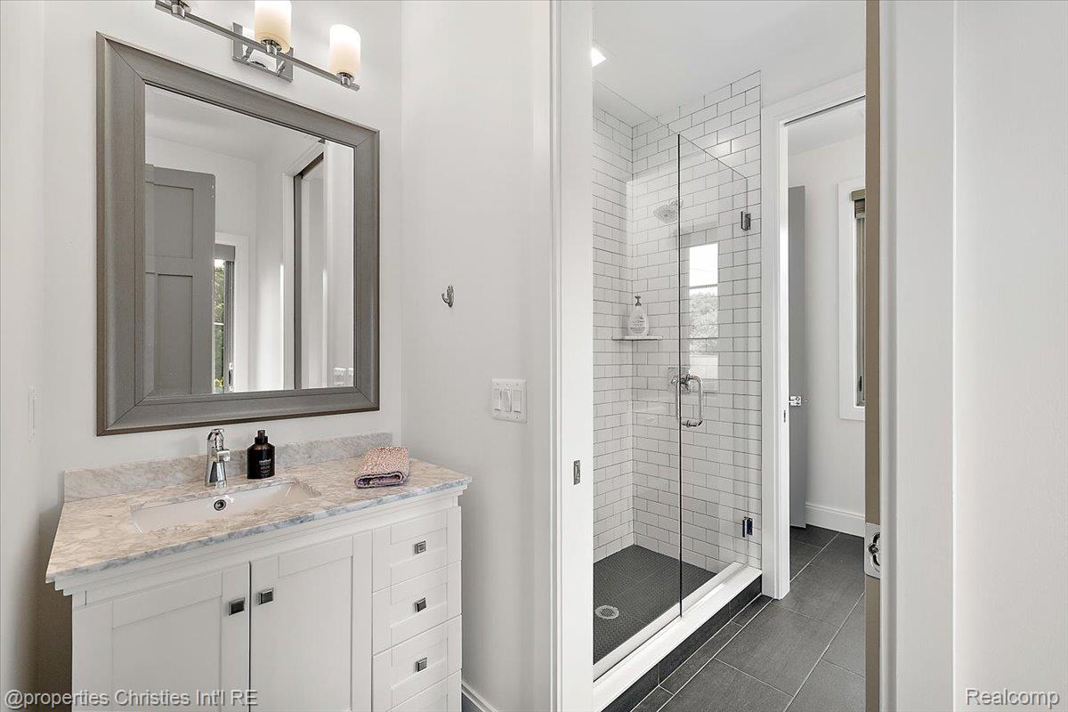 1142 Golf View Boulevard