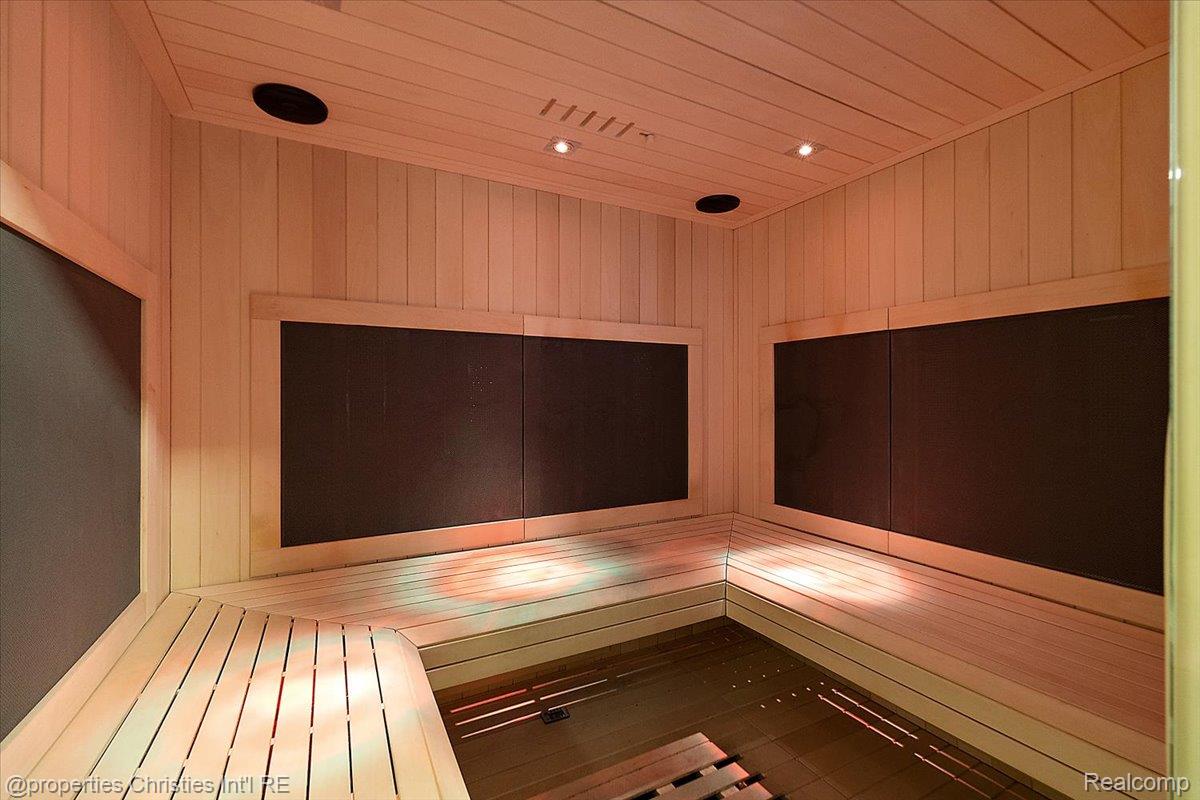 1142 Golf View Boulevard