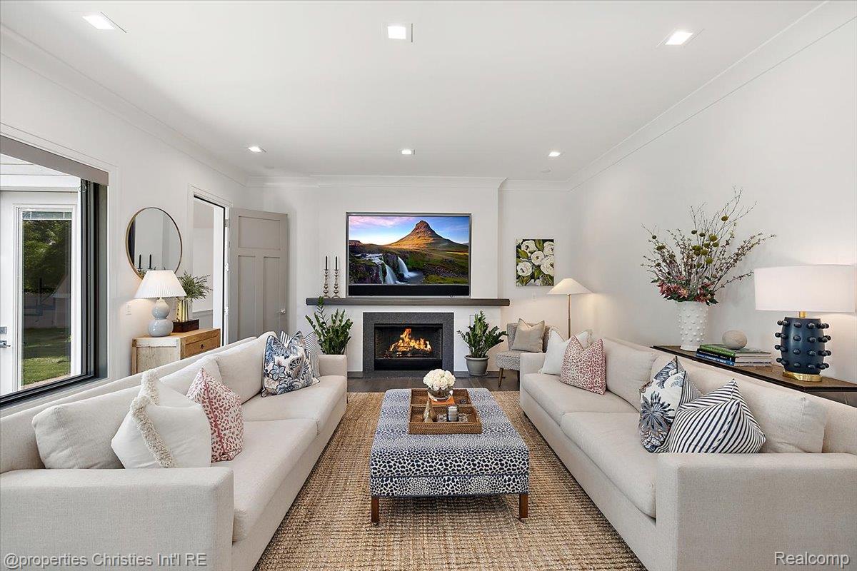 1142 Golf View Boulevard