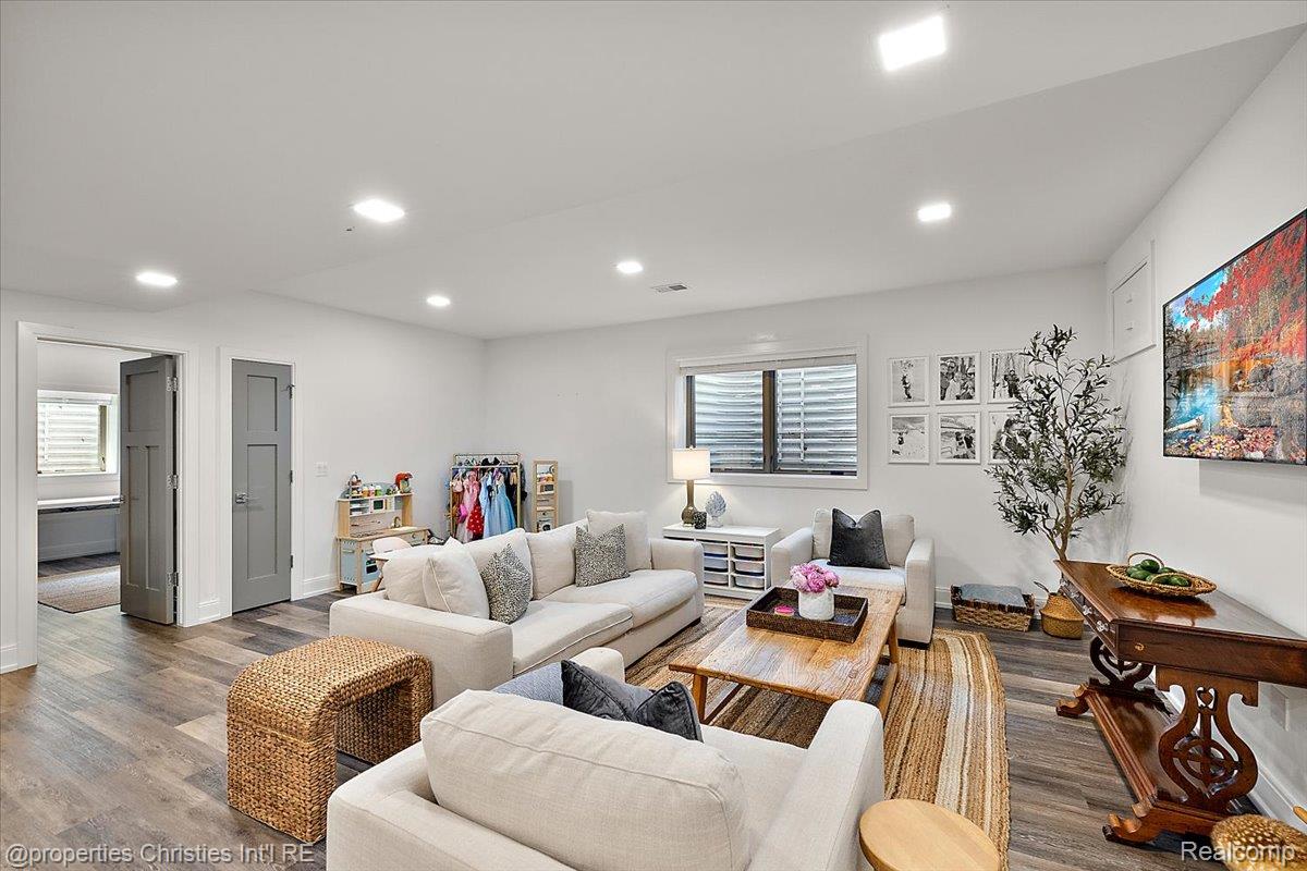 1142 Golf View Boulevard